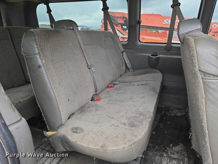 image for item EO0942 2017 Chevrolet Express 3500 van