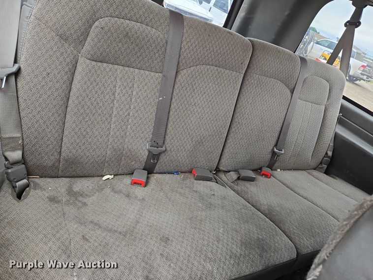 image for item EO0942 2017 Chevrolet Express 3500 van