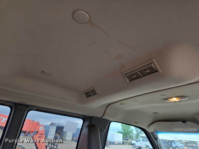 image for item EO0942 2017 Chevrolet Express 3500 van