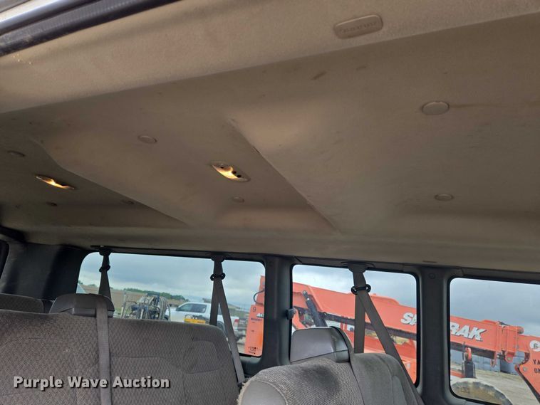 image for item EO0942 2017 Chevrolet Express 3500 van