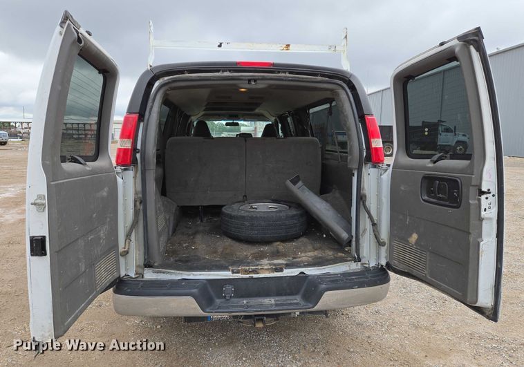 image for item EO0942 2017 Chevrolet Express 3500 van