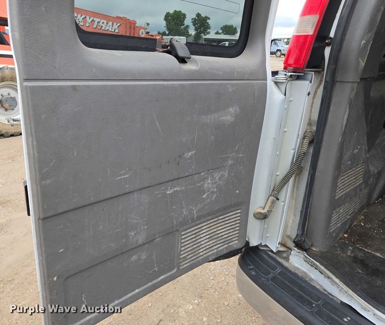 image for item EO0942 2017 Chevrolet Express 3500 van