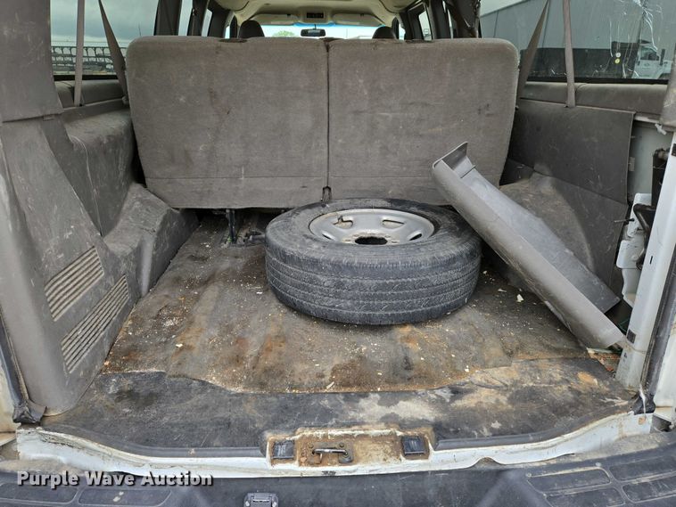 image for item EO0942 2017 Chevrolet Express 3500 van