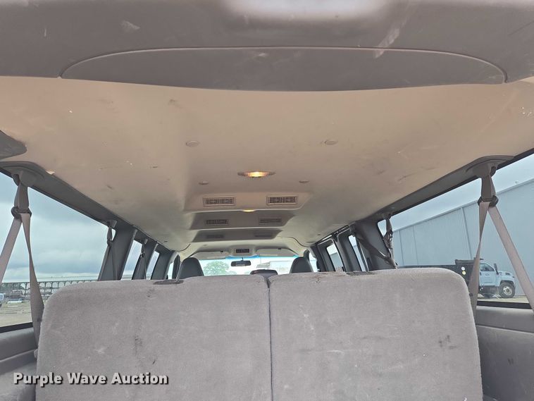 image for item EO0942 2017 Chevrolet Express 3500 van