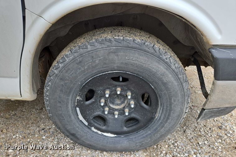 image for item EO0942 2017 Chevrolet Express 3500 van