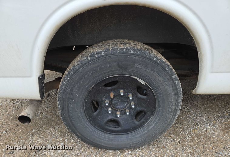 image for item EO0942 2017 Chevrolet Express 3500 van