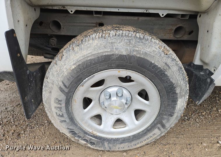 image for item EO0953 2017 Chevrolet Silverado 1500 pickup truck