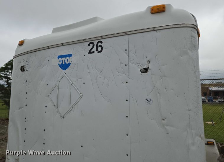 image for item EO0955 2011 International enclosed cargo trailer