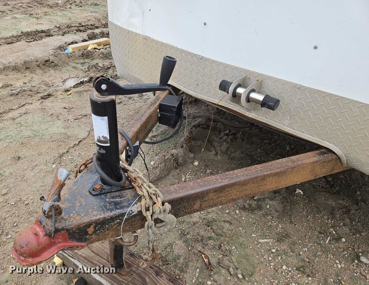 image for item EO0955 2011 International enclosed cargo trailer