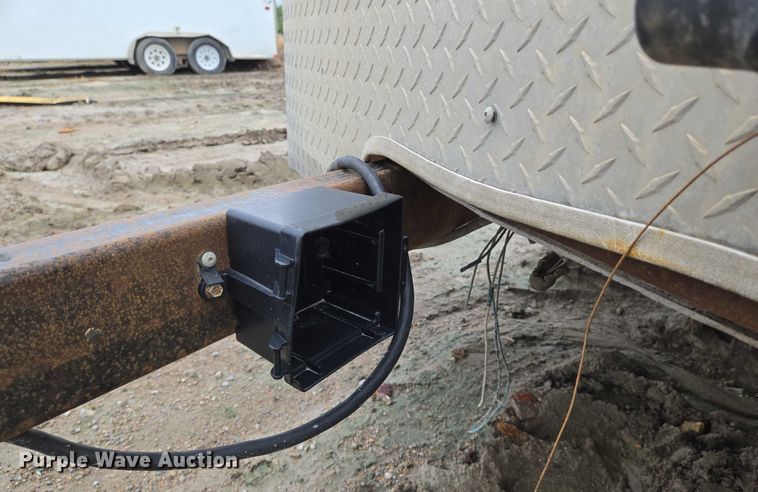 image for item EO0955 2011 International enclosed cargo trailer