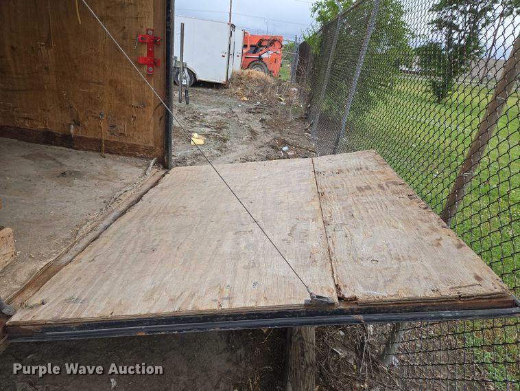 image for item EO0955 2011 International enclosed cargo trailer