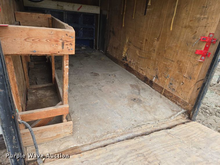 image for item EO0955 2011 International enclosed cargo trailer