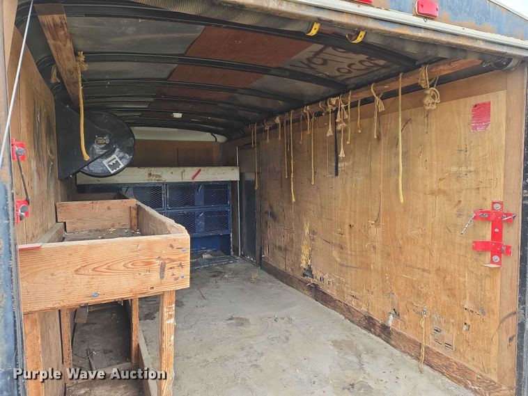 image for item EO0955 2011 International enclosed cargo trailer