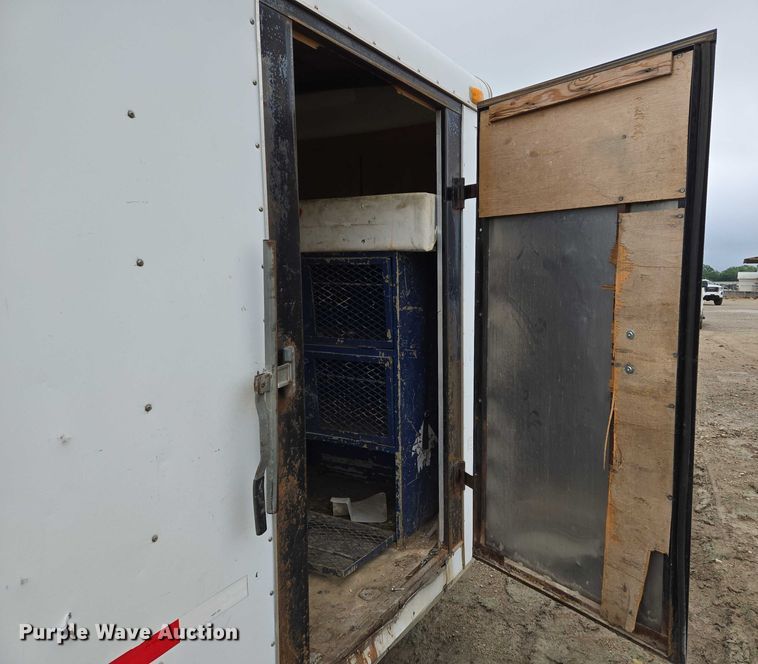 image for item EO0955 2011 International enclosed cargo trailer