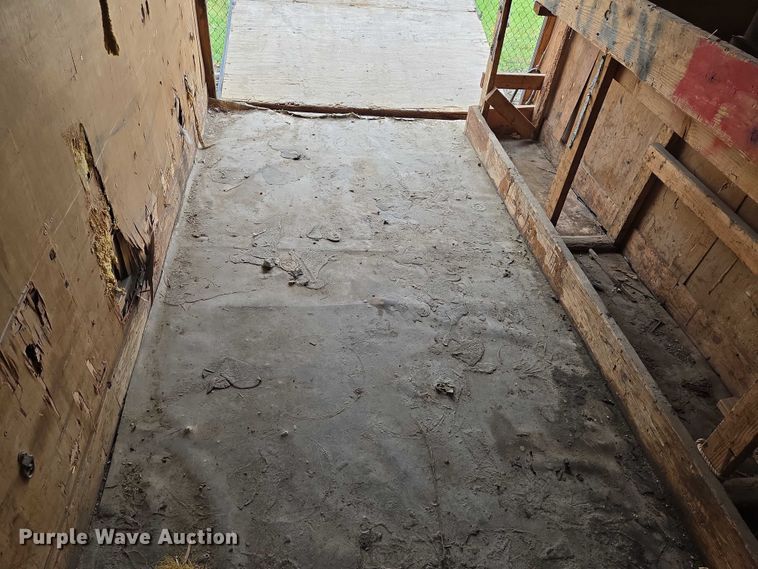 image for item EO0955 2011 International enclosed cargo trailer