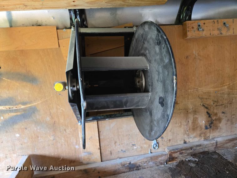 image for item EO0955 2011 International enclosed cargo trailer