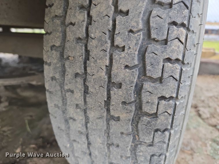 image for item EO0955 2011 International enclosed cargo trailer