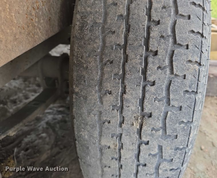 image for item EO0955 2011 International enclosed cargo trailer