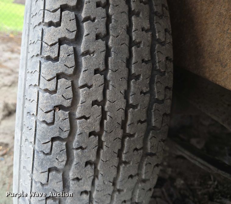 image for item EO0955 2011 International enclosed cargo trailer