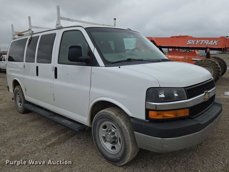 image for item EO0956 2015 Chevrolet Express 3500 van