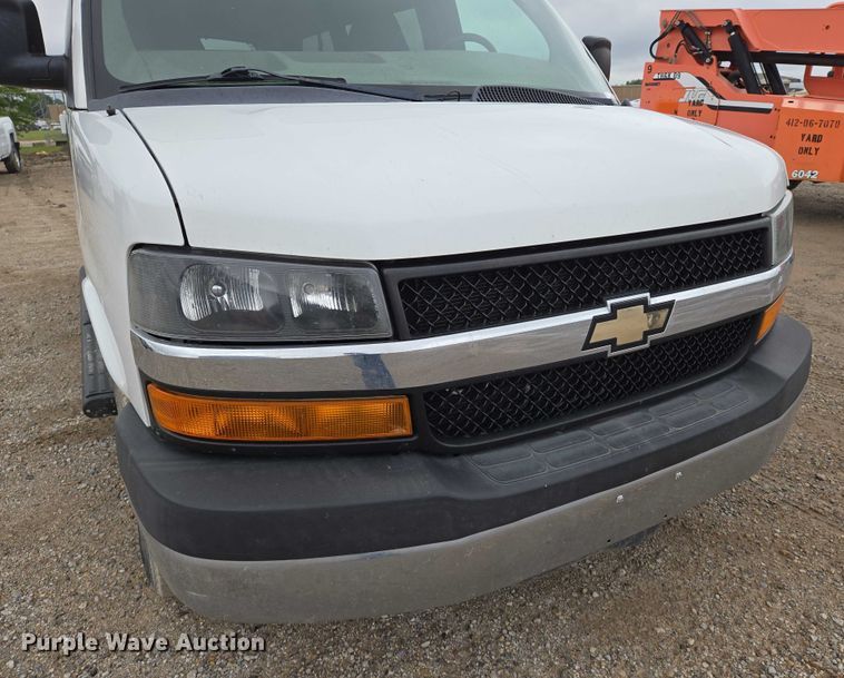 image for item EO0956 2015 Chevrolet Express 3500 van