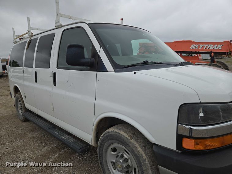 image for item EO0956 2015 Chevrolet Express 3500 van