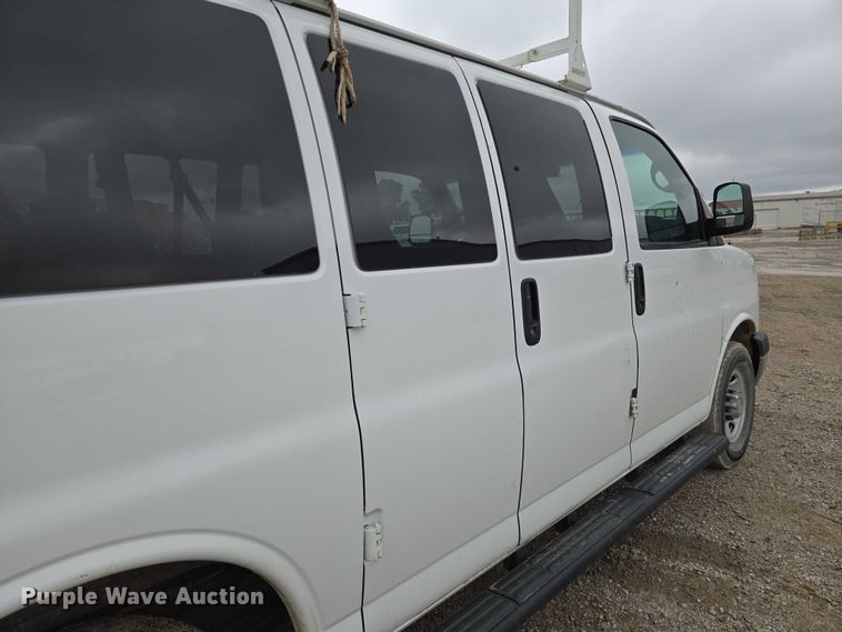 image for item EO0956 2015 Chevrolet Express 3500 van
