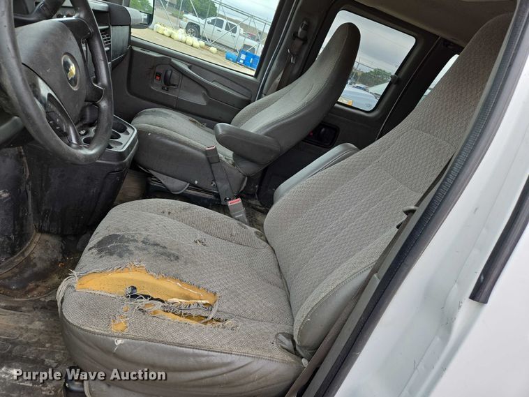 image for item EO0956 2015 Chevrolet Express 3500 van