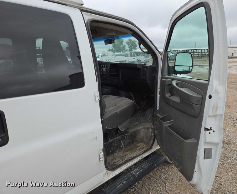image for item EO0956 2015 Chevrolet Express 3500 van