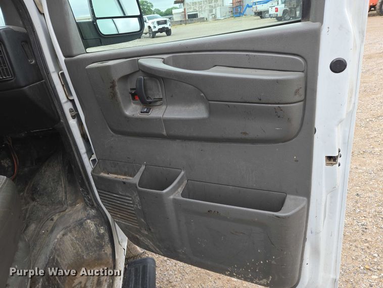 image for item EO0956 2015 Chevrolet Express 3500 van