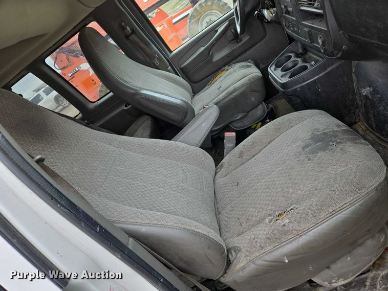 image for item EO0956 2015 Chevrolet Express 3500 van