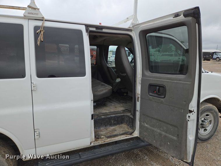 image for item EO0956 2015 Chevrolet Express 3500 van