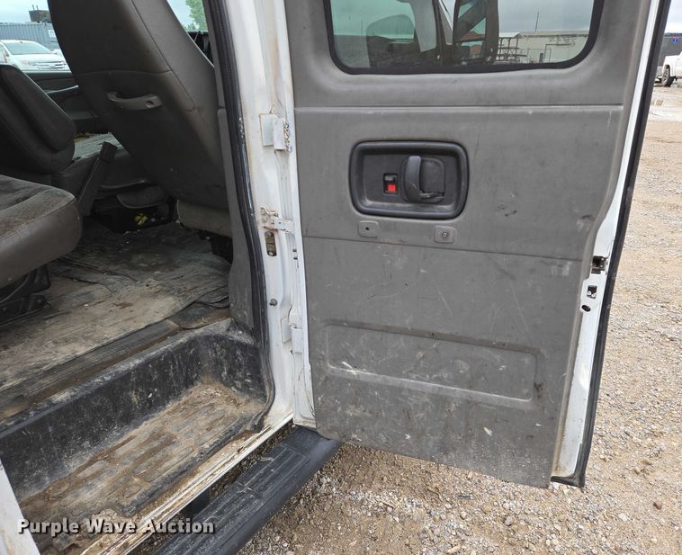 image for item EO0956 2015 Chevrolet Express 3500 van