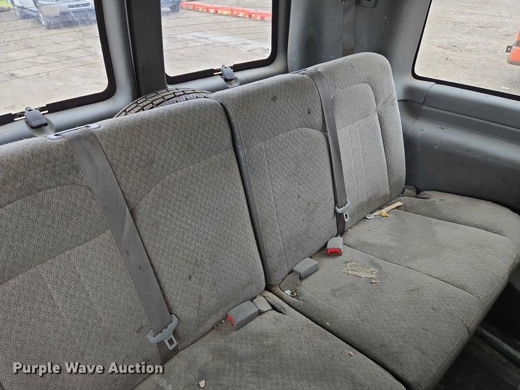 image for item EO0956 2015 Chevrolet Express 3500 van