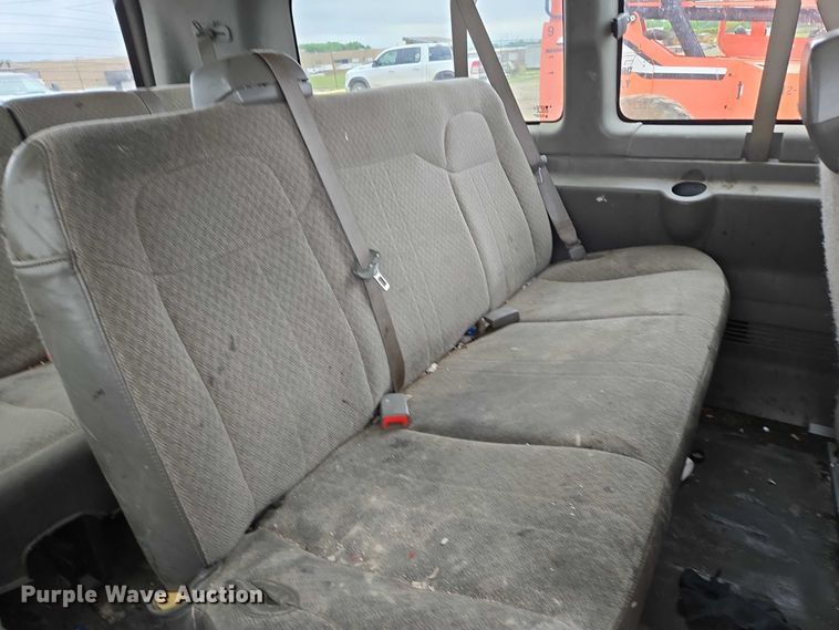 image for item EO0956 2015 Chevrolet Express 3500 van