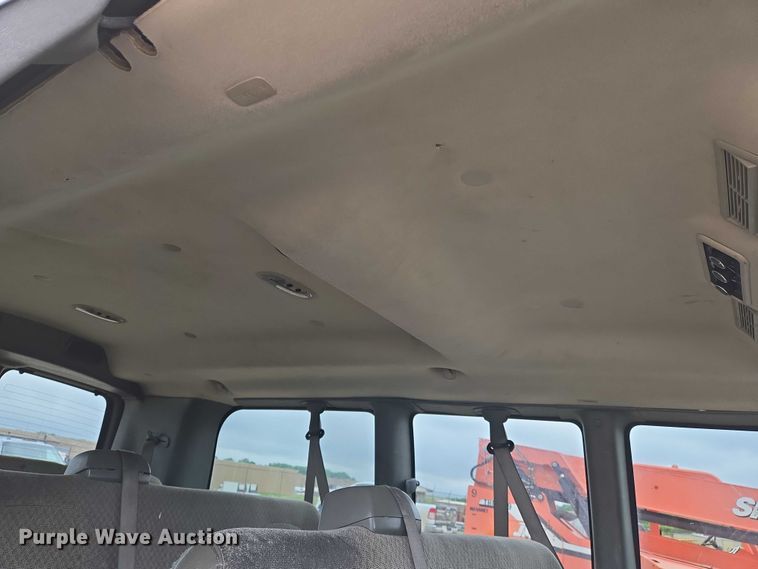 image for item EO0956 2015 Chevrolet Express 3500 van