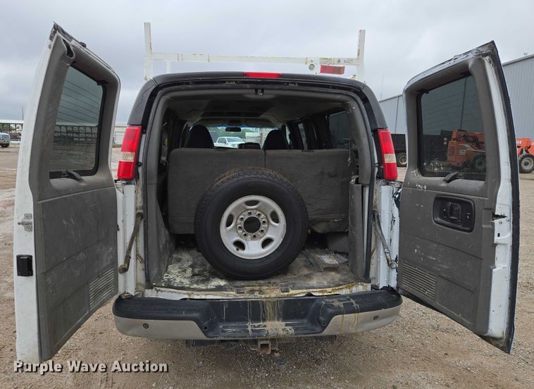 image for item EO0956 2015 Chevrolet Express 3500 van