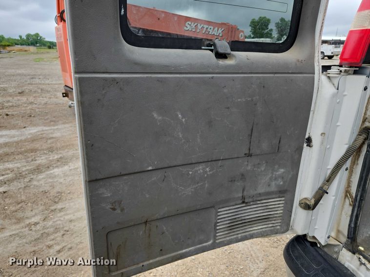 image for item EO0956 2015 Chevrolet Express 3500 van