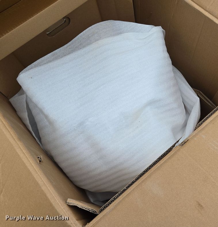 image for item EO0960 (2) Honda GX630 engines