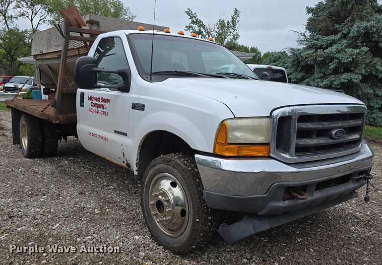 image for item EO1006 2001 Ford F450 Super Duty flatbed truck