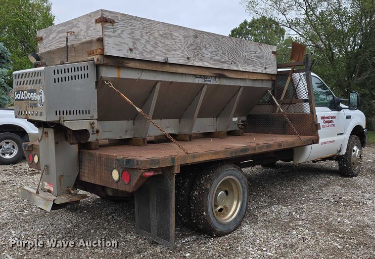 image for item EO1006 2001 Ford F450 Super Duty flatbed truck