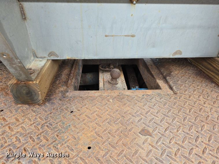 image for item EO1006 2001 Ford F450 Super Duty flatbed truck