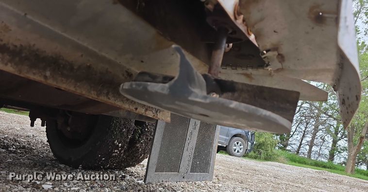 image for item EO1006 2001 Ford F450 Super Duty flatbed truck