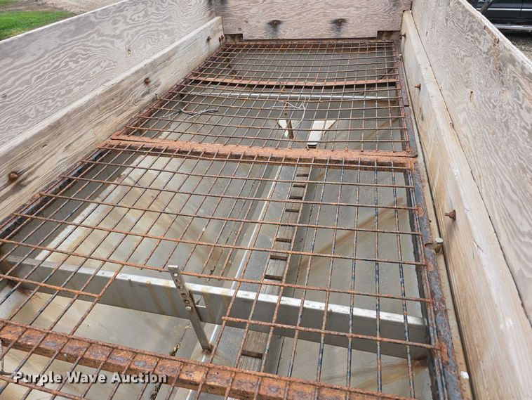 image for item EO1006 2001 Ford F450 Super Duty flatbed truck