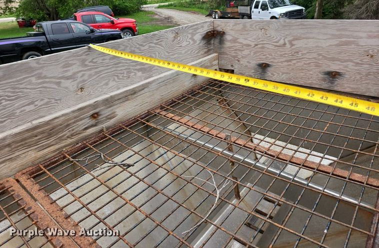 image for item EO1006 2001 Ford F450 Super Duty flatbed truck