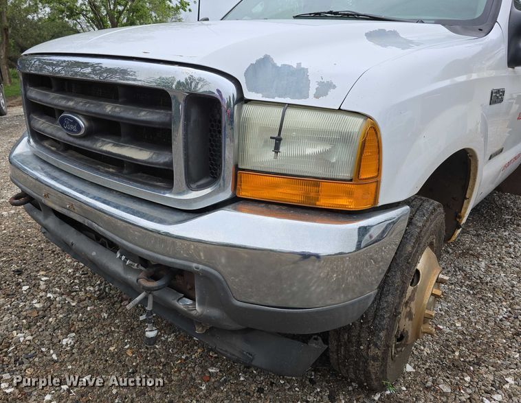 image for item EO1006 2001 Ford F450 Super Duty flatbed truck