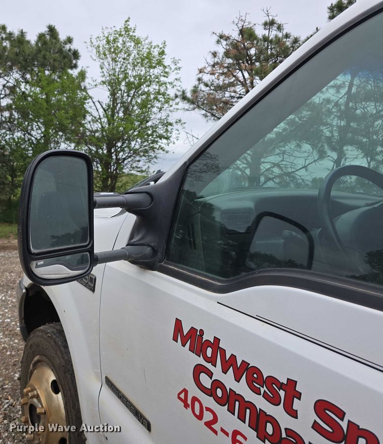 image for item EO1006 2001 Ford F450 Super Duty flatbed truck