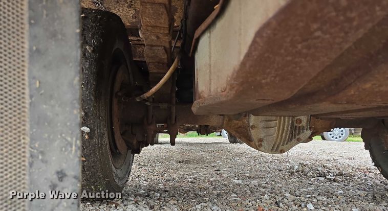 image for item EO1006 2001 Ford F450 Super Duty flatbed truck