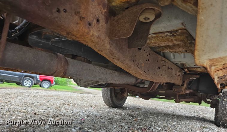 image for item EO1006 2001 Ford F450 Super Duty flatbed truck