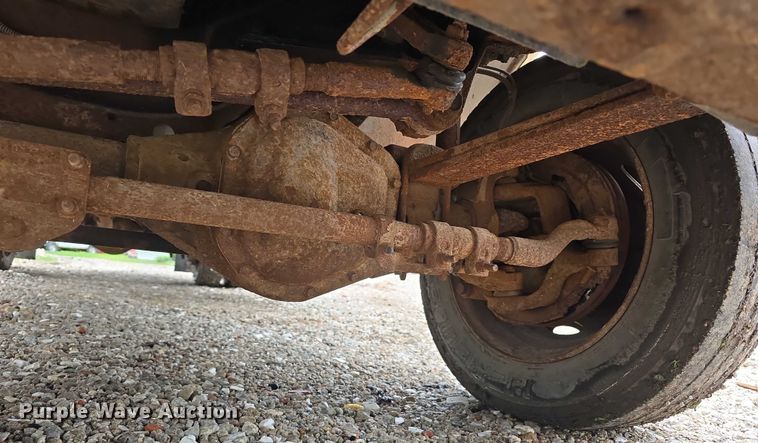 image for item EO1006 2001 Ford F450 Super Duty flatbed truck